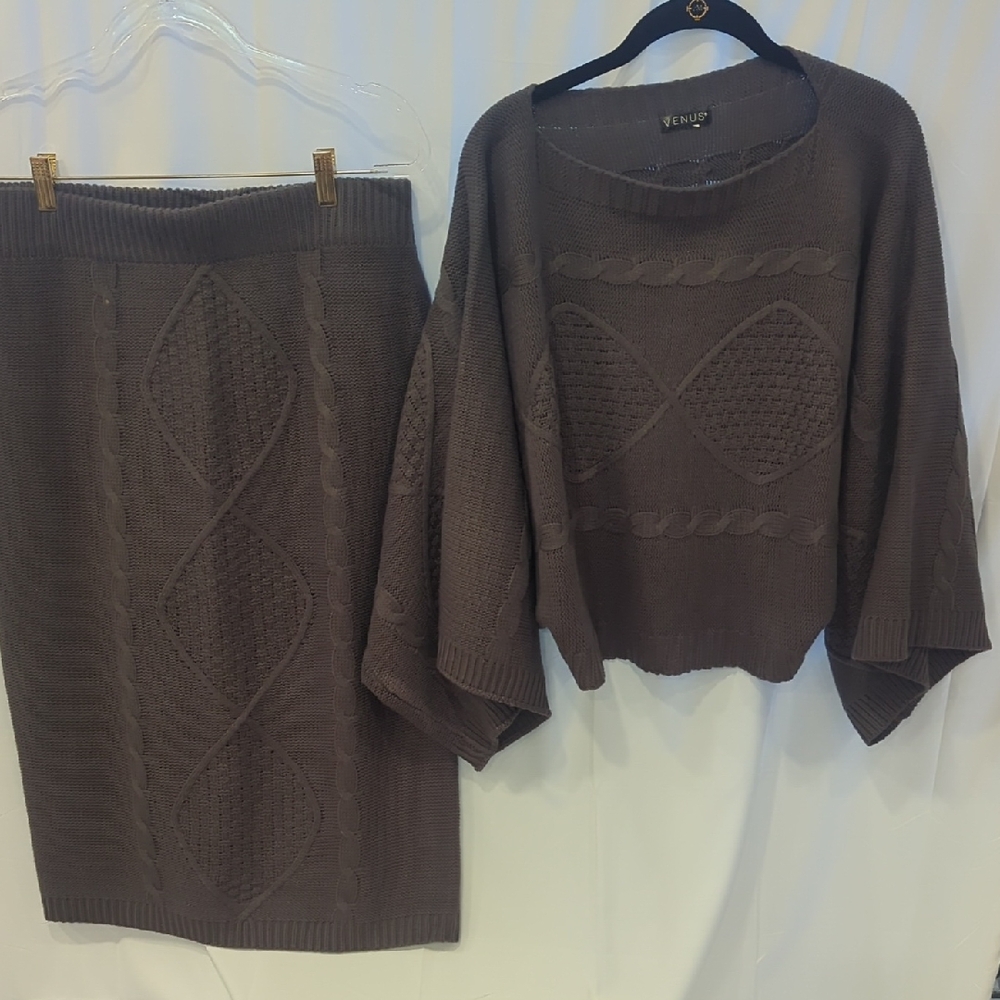 VENUS Gray Poncho Sweater and Pencil Skirt Set Size XL